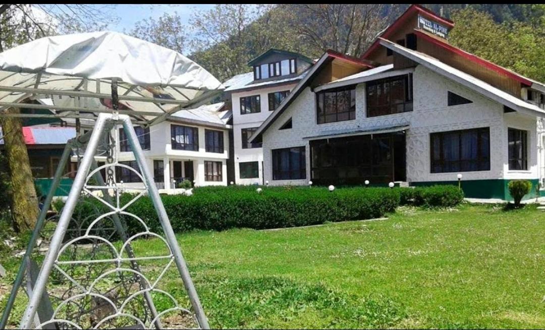 The K2 Alpine Hotel Pahalgām Exterior foto
