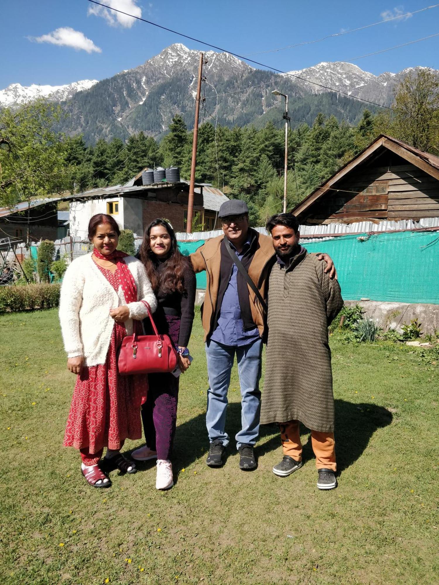 The K2 Alpine Hotel Pahalgām Exterior foto